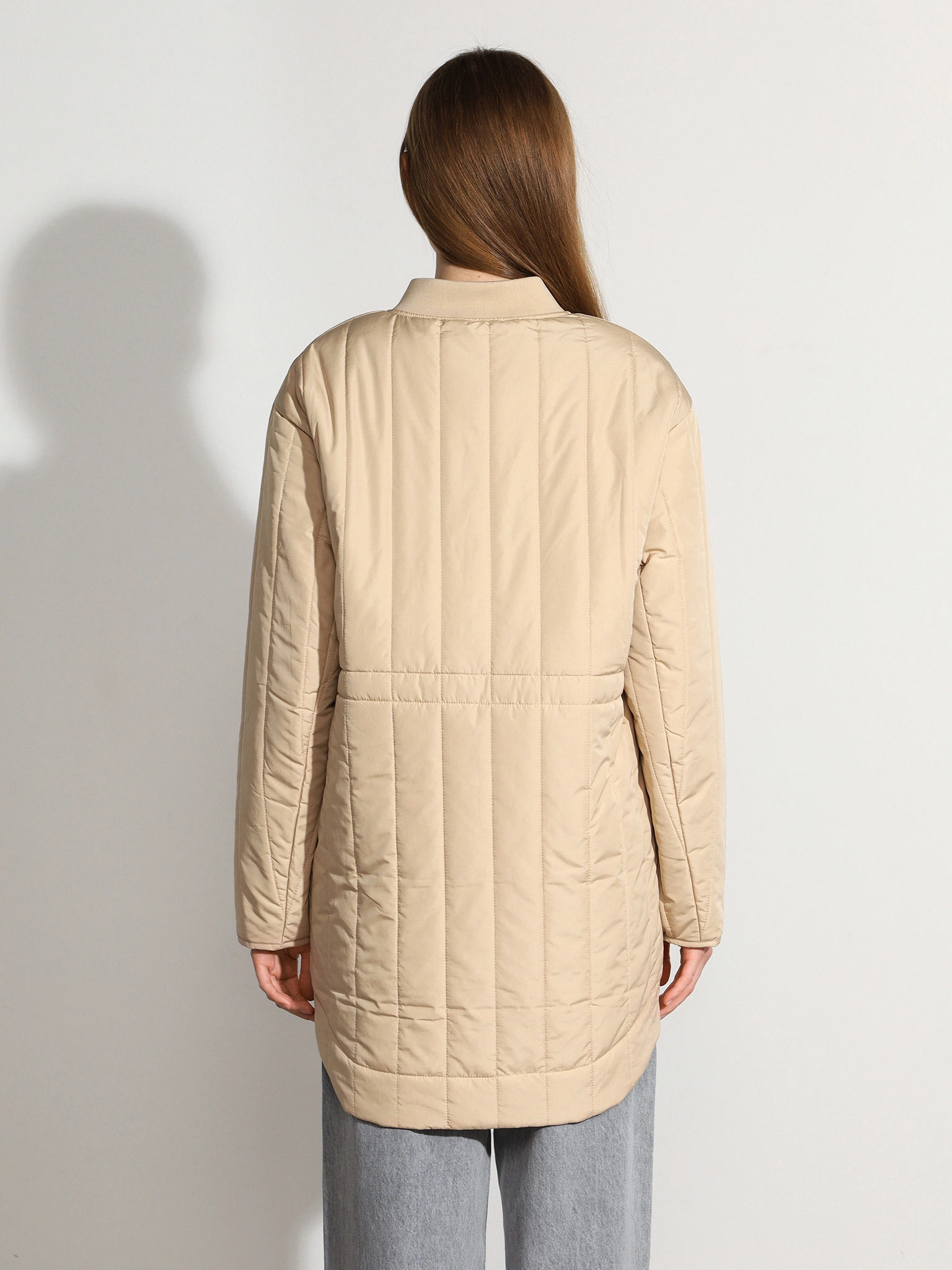 Пальто бежевого цвета прямого кроя